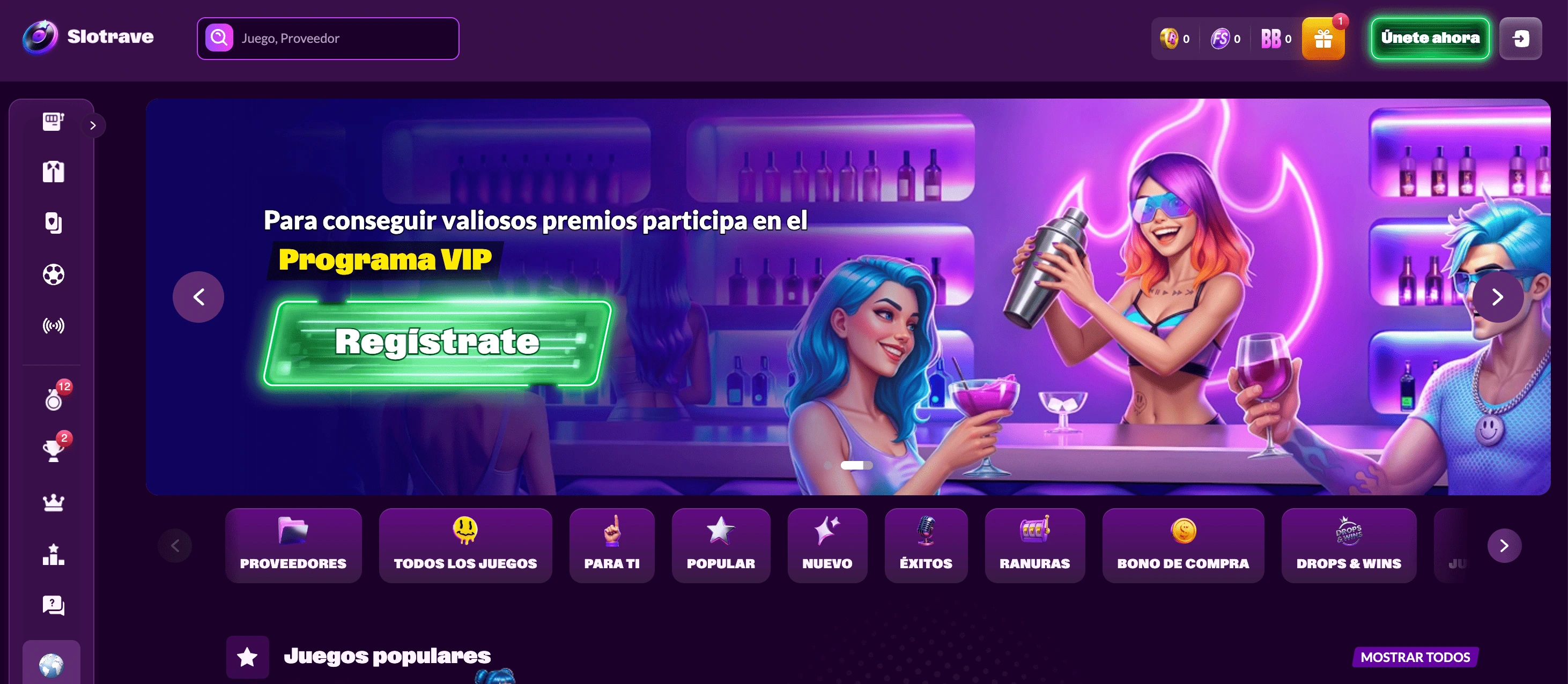 Lobby del casino con tragamonedas destacadas y torneos